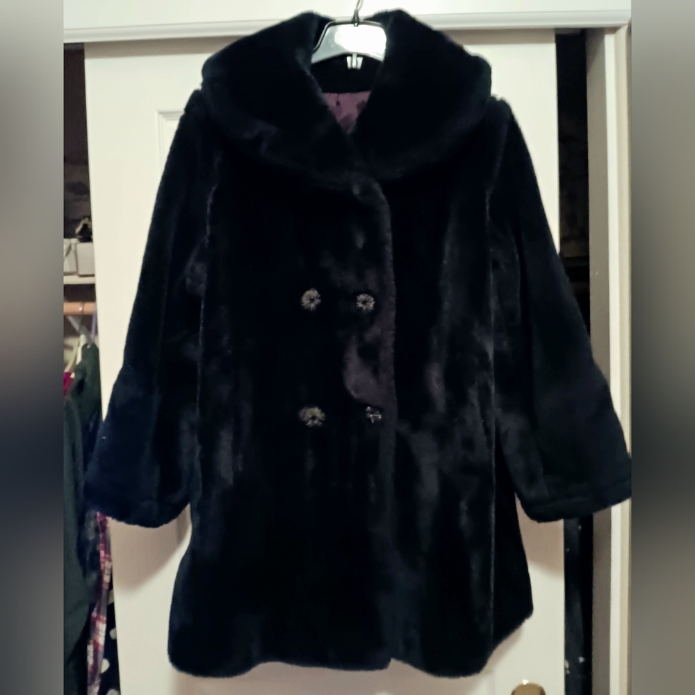 Vintage Black fake fur COAT Large